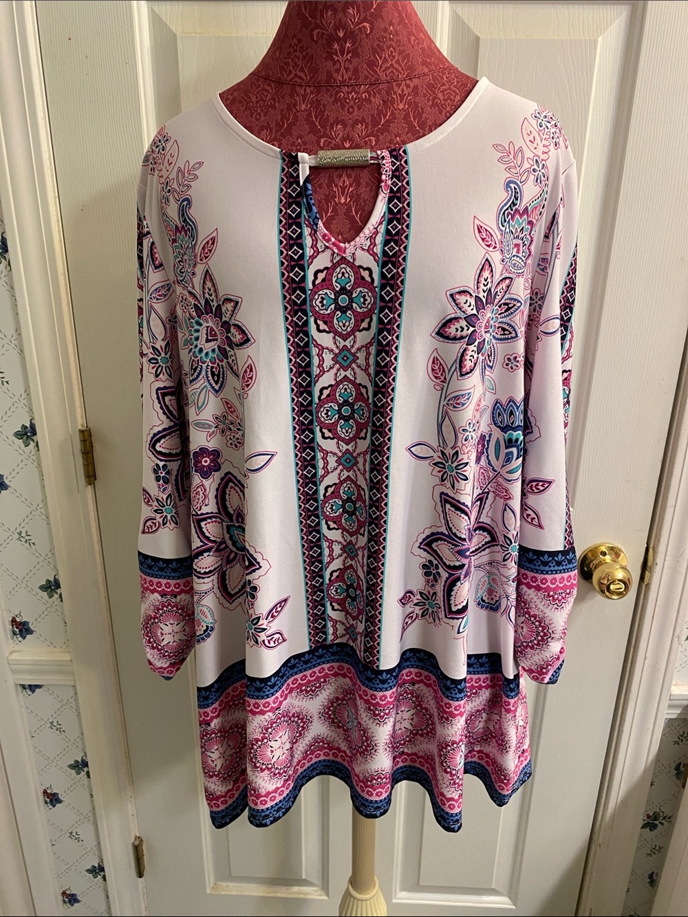 Light Pink Floral Keyhole Tunic with Decorative Trim Xl New Directions